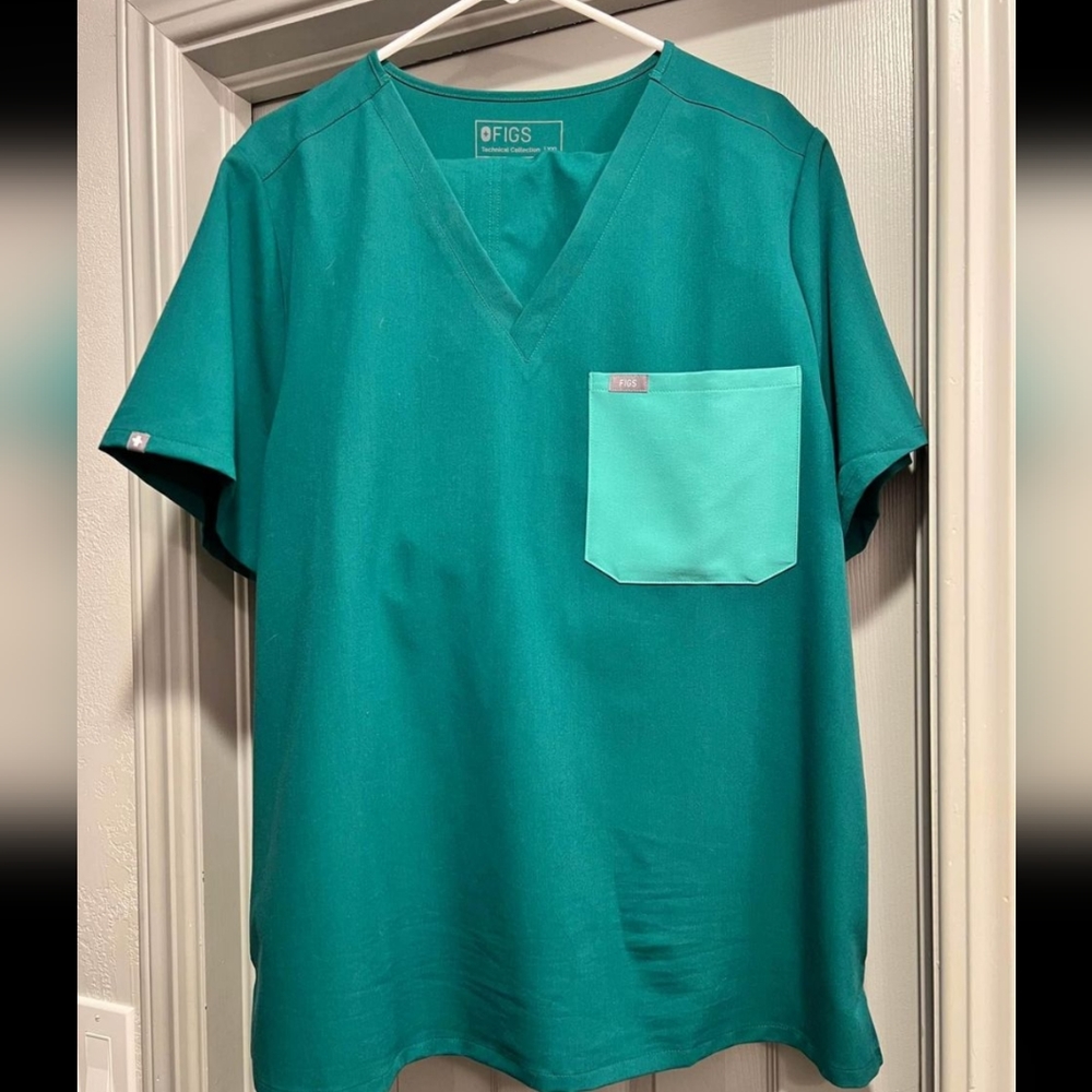 Women's Figs Scrubs Set - Size: Top, XXL - Bottoms, XL. Please Read Description
